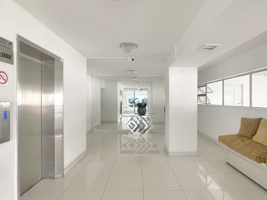 3 Bedroom Property for Sale in Green Point Western Cape